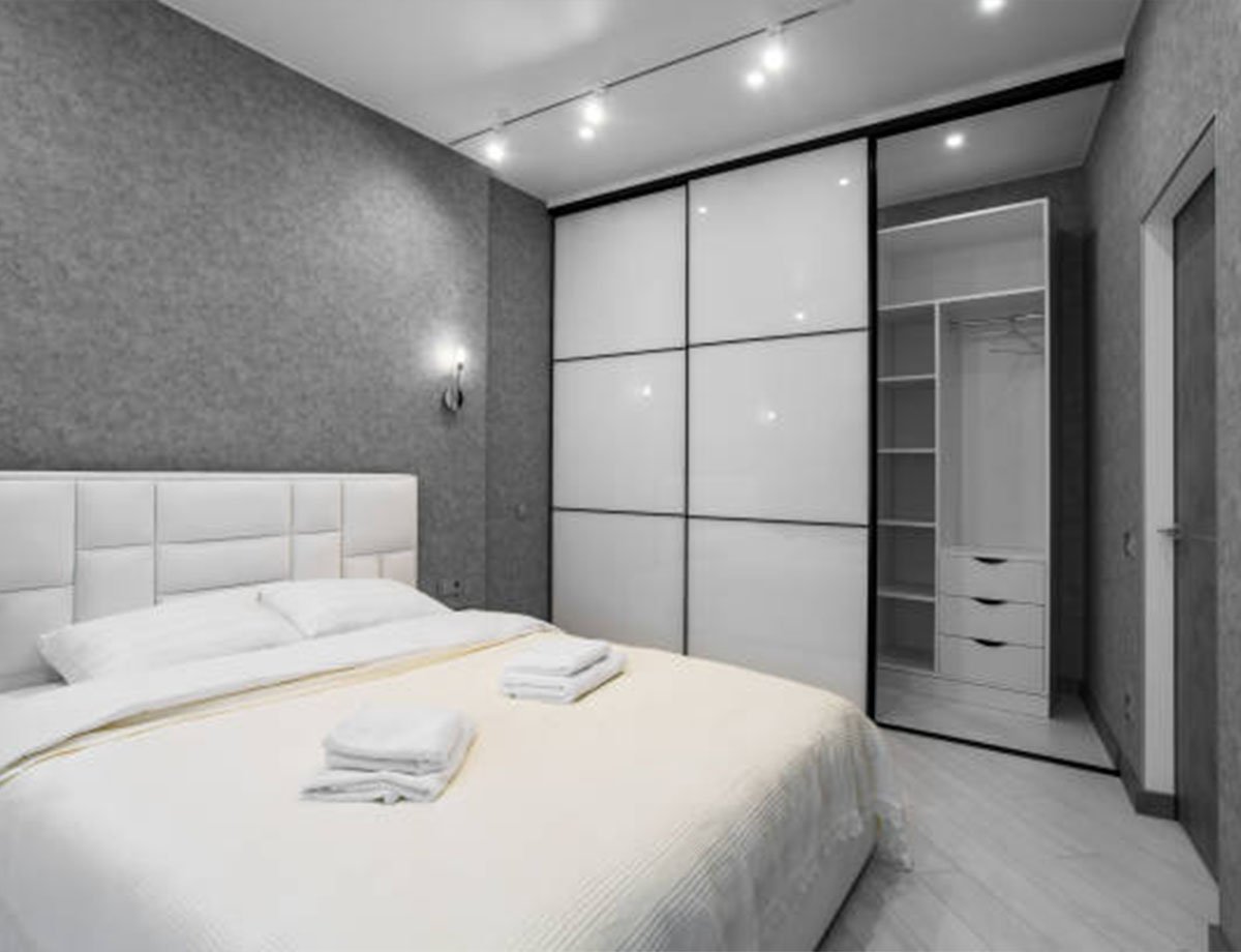 Contemporary Sliding Door Wardrobe