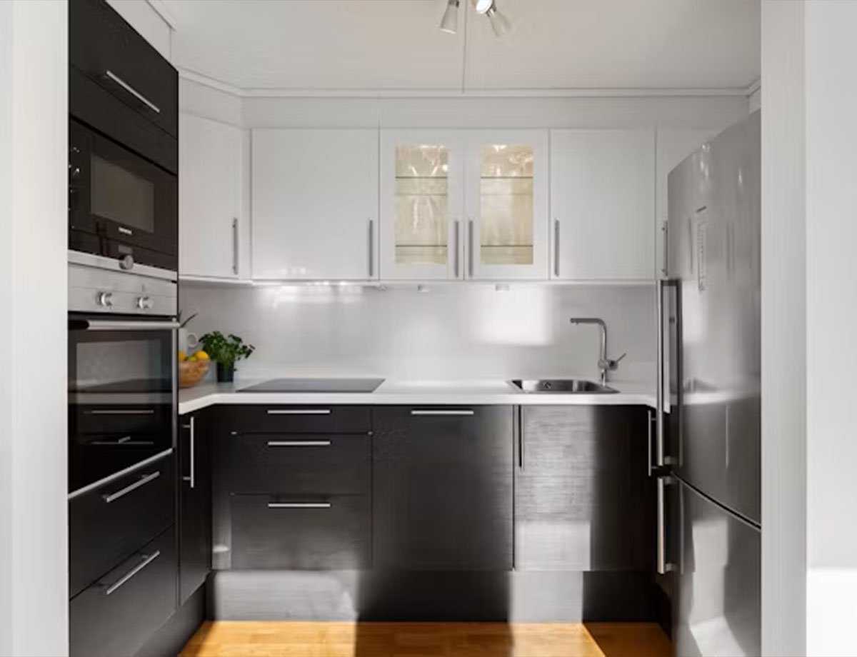 Modern Glossy U-Shaped Kitchen